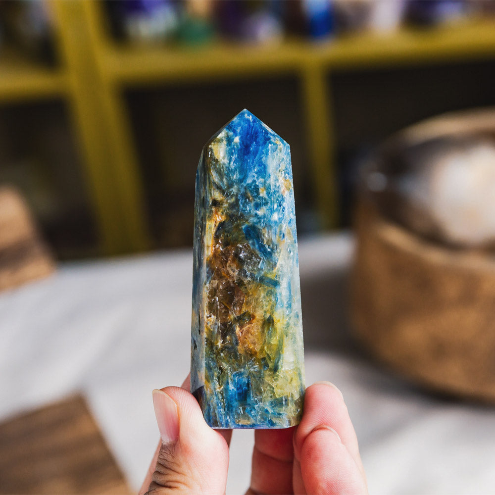 Kyanite Point