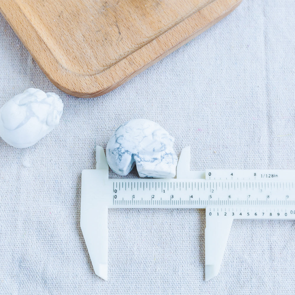 1" Howlite Skull