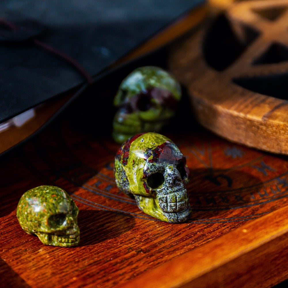 1.5" Dragon Blood Stone Skull